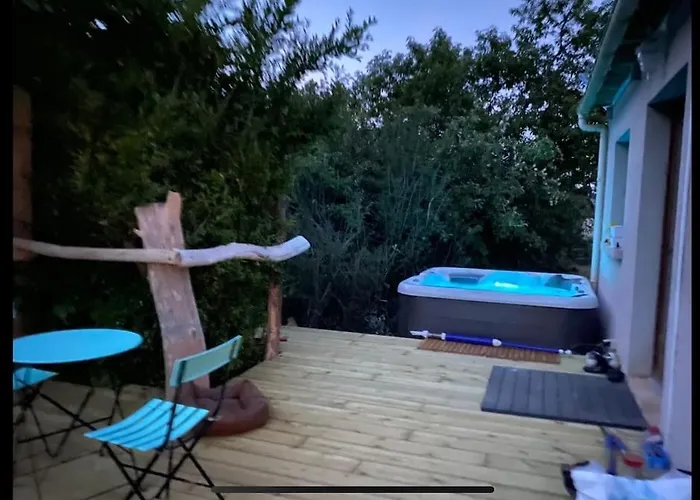 68 M2 Avec Piscine Et Jacuzzy 펜션 *