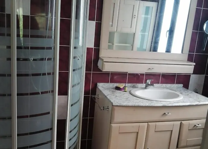 68 M2 Avec Piscine Et Jacuzzy